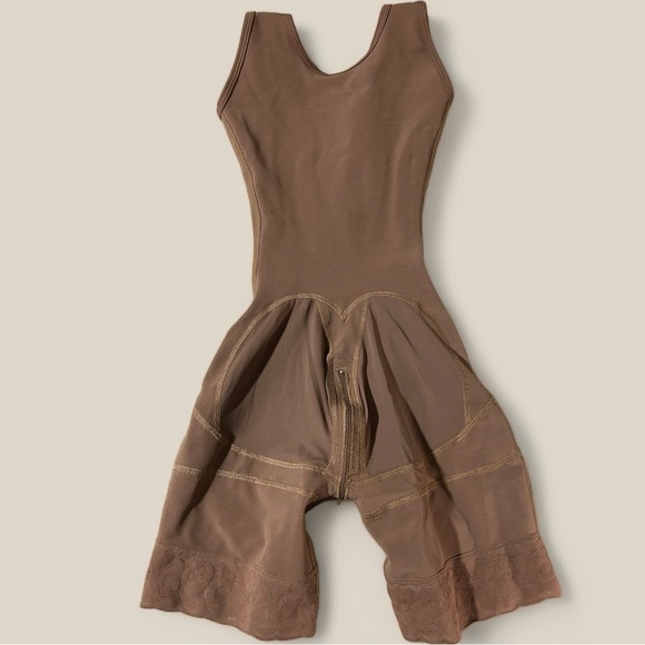 Shapewear- Girdle - Picture 2 of 3